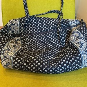 Large, Navy, Vera Bradley duffle bag